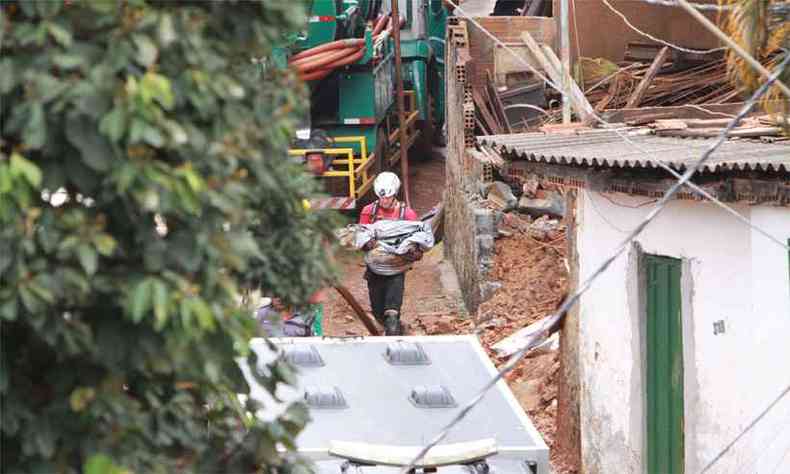 Sete vtimas foram resgatadas sob os escombros(foto: Edsio Ferreira/EM/D.A Press)