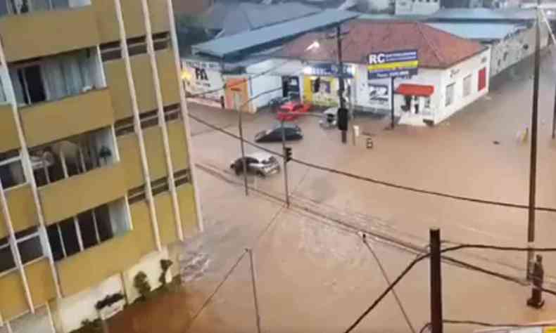 Alagamento em rua