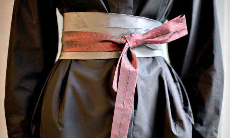 Obi com arremate de gravataria(foto: Beth Barone/Divulgao)