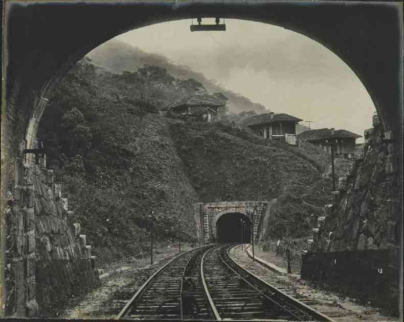 Trecho de ferrovia da So Paulo Railway Company na Serra do Mar