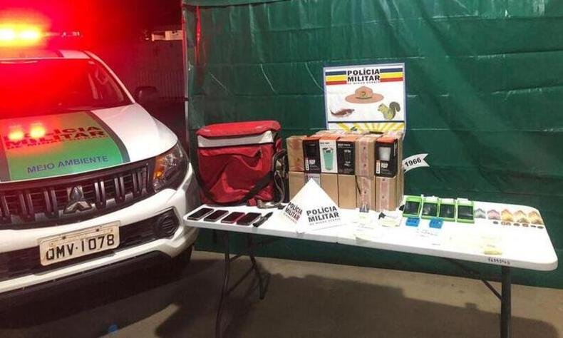 Quadrilha foi localizada na região do bairro Jardim Arizona, em Sete Lagoas(foto: PMMG/Divulgação) material apreendido com grupo