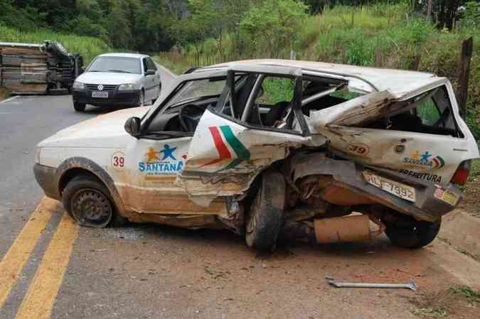 Joo do Aougue (PTC) conduzia um carro da prefeitura quando foi atingido por um Gol ao parar na rodoviaJailton Pereira / Portal Capara