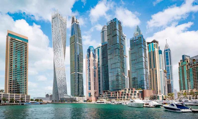 O ambiente pró-negócios e os baixos impostos - tudo o que o Brasil não oferece - de Dubai fizeram com que 4 mil milionários desembarcassem no país em 2022(foto: Timo Volz/Pexels - 11/2/22) O ambiente pró-negócios e os baixos impostos de Dubai fizeram com que 4 mil milionários desembarcassem no país em 2022