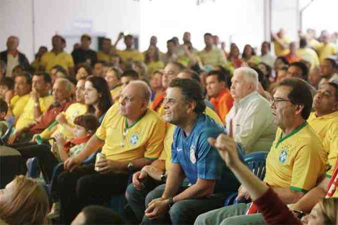 Acio Neves assistiu ao jogo entre Brasil e Camares em So Paulo(foto: Igo estrela/Divulgao)