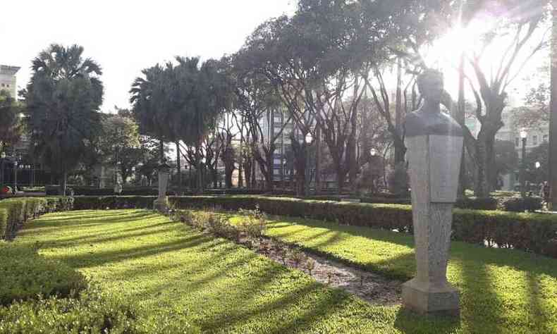 Vista do jardim da Praa da Liberdade em Belo Horizonte(foto: Jair Amaral/EM/D.A Press)
