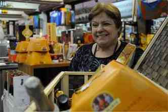 A assessora Lucinha Bessa calcula que vai pagar em mdia R$ 300 por caixas com comidas e bebidas(foto: JACKSON ROMANELLI/EM/D.A PRESS)