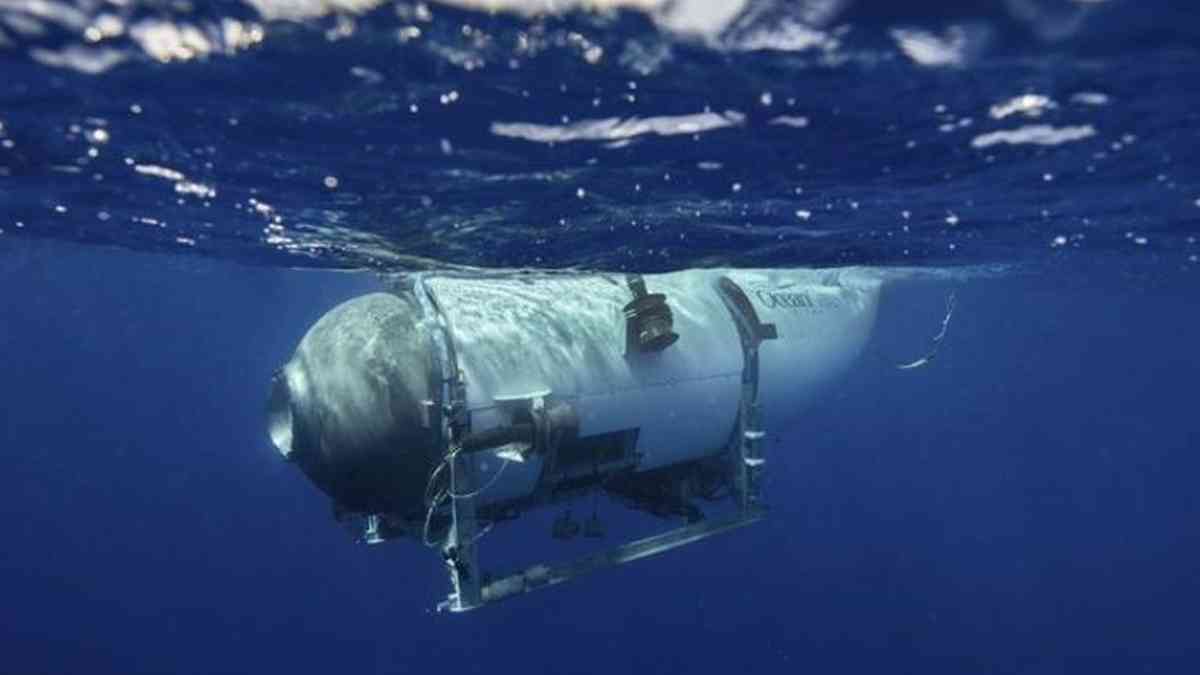 Submarine passengers noticed breakdown 1 minute before implosion, expert says