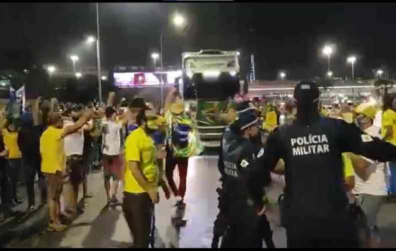 Bolsonaristas invadiram Esplanada dos Ministrios na noite desta segunda-feira (6/9)