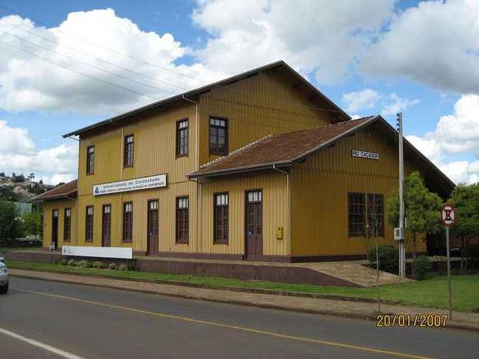 Museu Histórico e Antropológico da Região do Contestado, em Caçador. O edifício é uma reconstituição da estação ferroviária de Rio Caçador. Museu Histórico e Antropológico da Região do Contestado, em Caçador. O edifício é uma reconstituição da estação ferroviária de Rio Caçador.