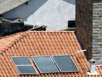Um tero da energia utilizada no mundo  gasto dentro de prdios. Placas solares so alternativa sustentvel(foto: Otacilio Lage/EM/DA Press )