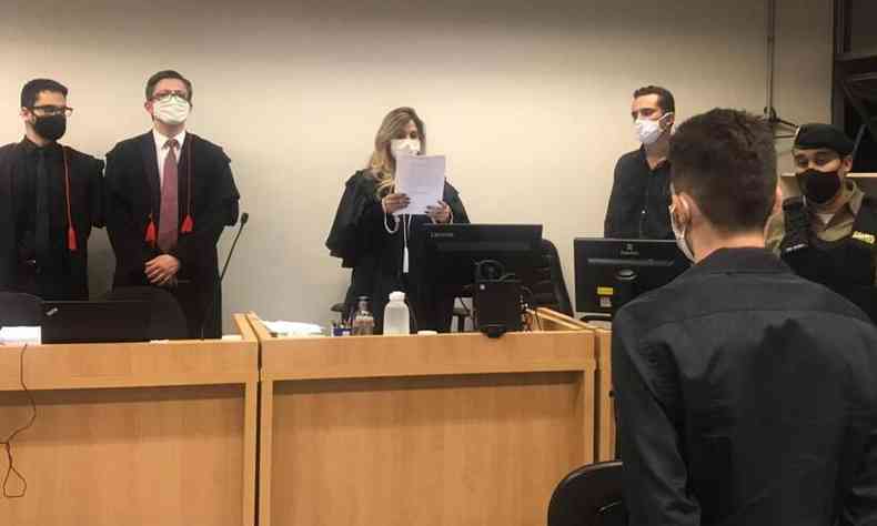Momento em que juza anuncia condenao de Talisson Alves Martin da Silva(foto: Marcelo Gomes de Almeida/TJMG)
