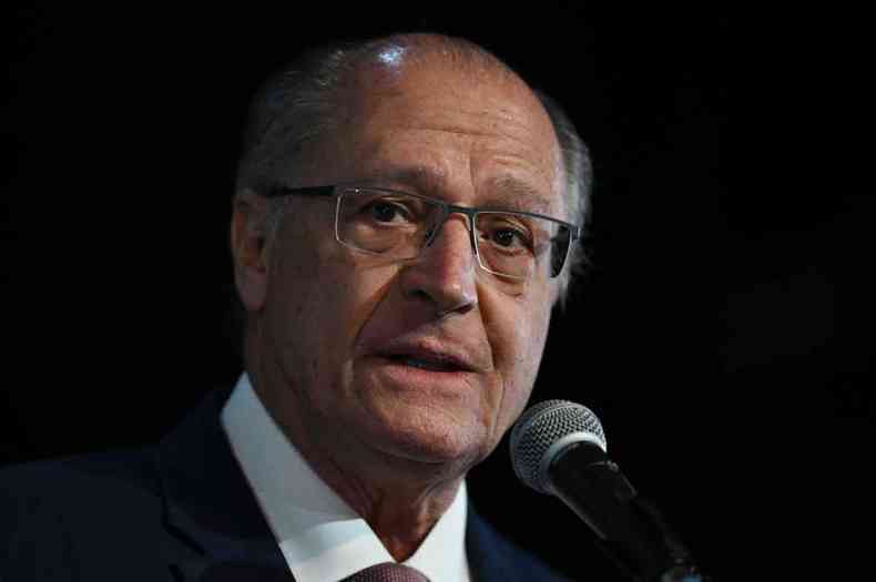 Geraldo Alckmin e o governador Tarcsio de Freitas sobrevoaram as regies devastadas por temporais h uma semana