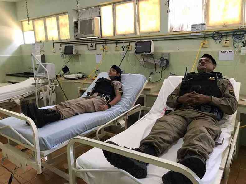 por segurana, a soldado Raiani e o cabo Henrique foram avaliados no hospital depois do salvamento(foto: PMMG/Divulgao)