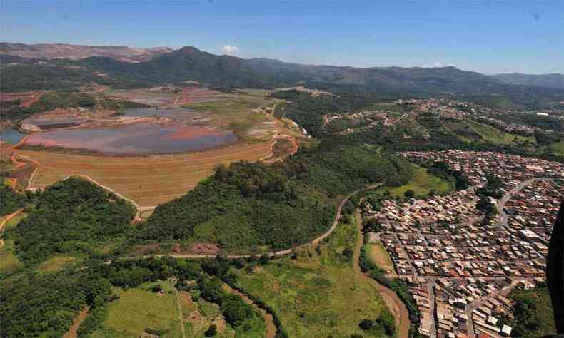 Rodeada por 24 barragens, Congonhas seria varrida do mapa em caso de ruptura, aponta estudo(foto: Ramon Lisboa/EM/D.A Press)