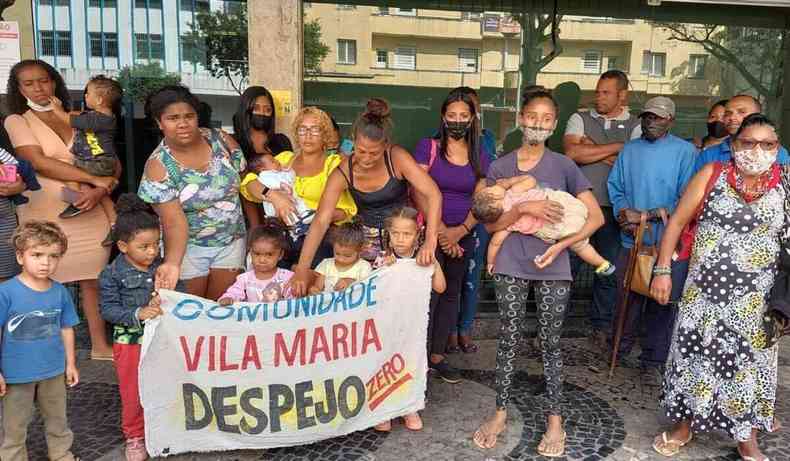 Foto das mes da ocupao Vila Maria em frente  23 Promotoria da Infncia e da Juventude.