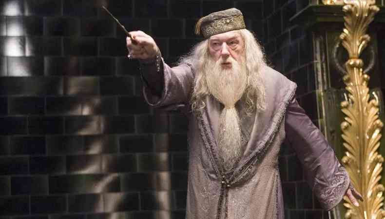 Dumbledore mostra varinha