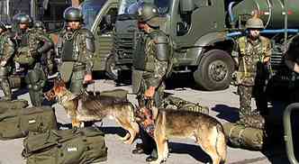 Militares do Exrcito que vieram do interior de Minas receberam instrues finais para atuar na Copa(foto: TV ALTEROSA/REPRODUO )