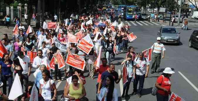 Servidores da sade fizeram manifestao no Centro de Belo Horizonte nesta tera-feira(foto: Paulo Filgueiras/EM/D.A.Press)