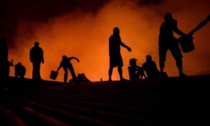 Explosão de fogos de artifício mata duas pessoas e deixa centenas feridas nas Filipinas, onde acredita-se que muito barulho afasta os maus espíritos, o que leva a abusos na passagem de anoAFP Photo/Noel Cellis Explosão de fogos de artifício mata duas pessoas e deixa centenas feridas nas Filipinas, onde acredita-se que muito barulho afasta os maus espíritos, o que leva a abusos na passagem de anoAFP Photo/Noel Cellis