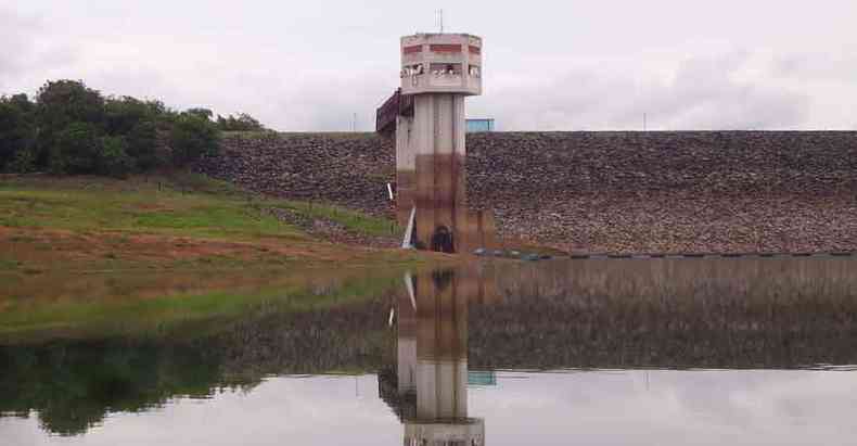 Barragem do Rio Juramento com baixo volume de gua: captao no Pacu  a aposta da Copasa para evitar racionamento, mas rio sofre escassez hdrica(foto: Ponciano Neto/Divulgao %u2013 6/1/18)
