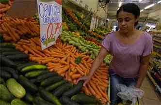 J os preos de verduras e legumes tiveram reduo de 0,32% e 0,37%, respectivamente(foto: Gladyston Rodrigues/EM/D.A Press)