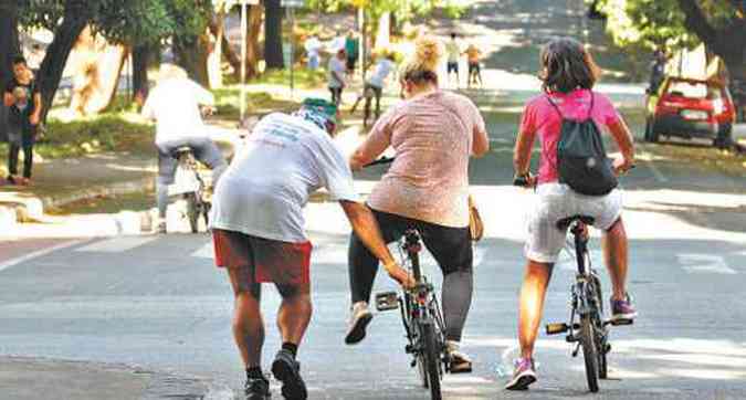 Projeto Bike anjo, onde ciclistas experientes ensinam pessoas a pedalar pelas ruas da capital com segurana,  apoiado pela startup Tysdo(foto: TYSDO/DIVULGAO)