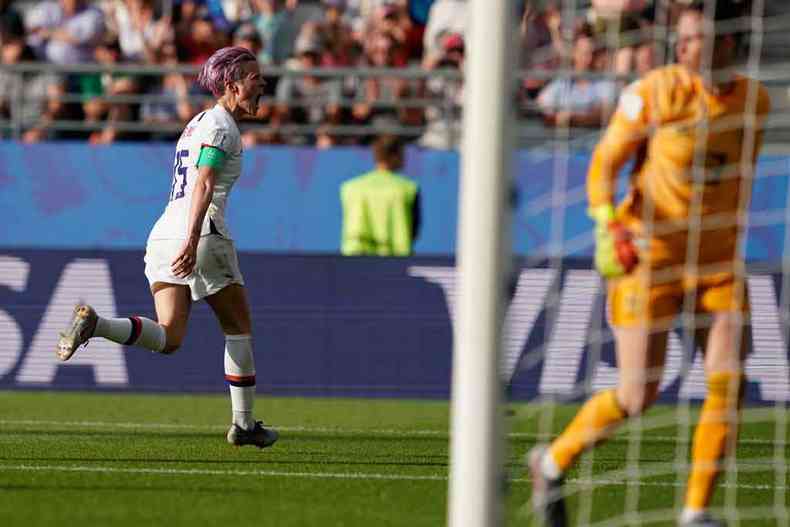 A armadora Rapinoe fez os dois gols da vitria norte-americana por 2 a 1 sobre a Espanha(foto: Lionel Bonaventure/AFP)