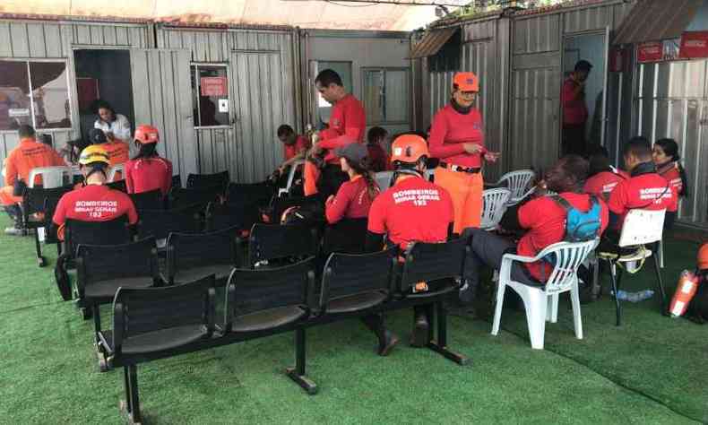 Bombeiros passam por exames nesta quarta-feira para monitorar a sade(foto: Corpo de Bombeiros/Divulgao)