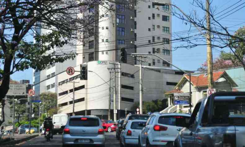 Longos congestionamentos foram registrados na Regio Centro-Sul de BH(foto: Gladyston Rodrigues/EM/D.A.Press)