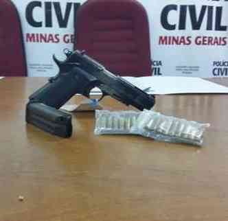 Pistola .40 usada no crime foi apreendida(foto: Edesio Ferreira/EM/D.A.Press)