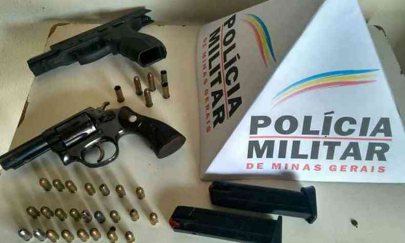 Armas e munies apreendidas com a quadrilha (foto: Polcia Militar/ Divulgao)