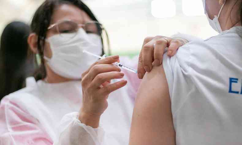 Distribuio da segunda dose no ser interrompida, pois as vacinas esto separadas(foto: Prefeitura de Arax/Divulgao)
