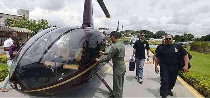 O helicptero foi apreendido com cerca de 440 quilos de cocana em uma fazenda no Esprito Santo(foto: Carlos Bernardo Coutinho /A Gazeta )