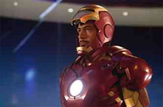 Tony Stark no dispe de poderes especiais. Mas sua inteligncia incomum permitiu ao personagem construir armaduras capazes de fazer o heri voar e ter fora sobre-humana.(foto: Divulgao )