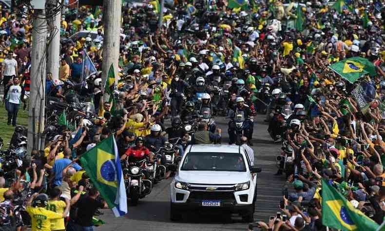 Manifestao feita no ltimo domingo motivou pedido de notcia-crime contra o presidente Jair Bolsonaro (foto: AFP / ANDRE BORGES)