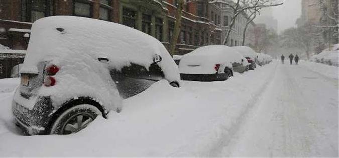 A nevasca impediu a circula��o rodovi�ria em Nova York desde a tarde deste s�bado(foto: EPA/Peter Foley/Ag�ncia Lusa)