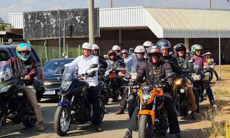 Jair Bolsonaro participa de motociata (foto: Redes Sociais/Reproduo)