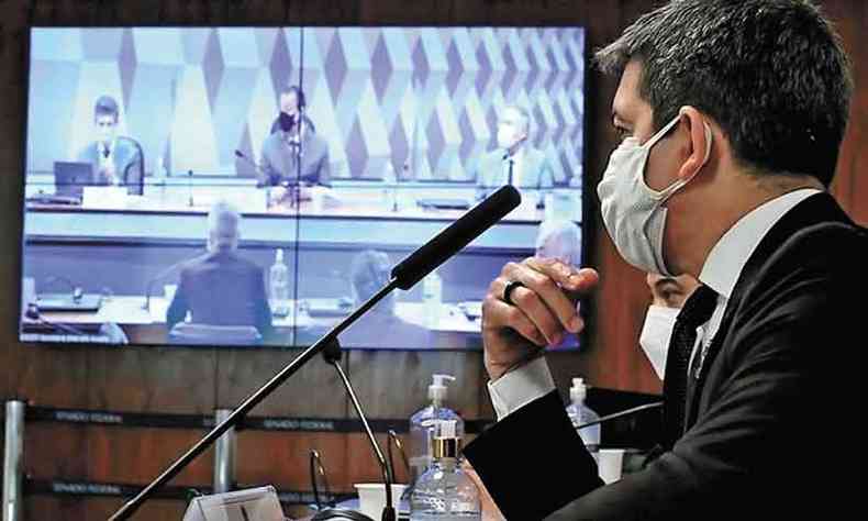 Desdobramento da apurao, senador Randolfe Rodrigues pretende registrar notcia-crime contra Bolsonaro na PGR alegando prevaricao (foto: Edilson Rodrigues/Agncia Senado - 5/5/21)