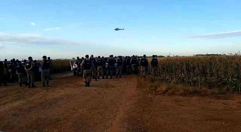 Depois do cerco na zona rural de Uberaba, policiais buscam bandidos no Sul de Minas