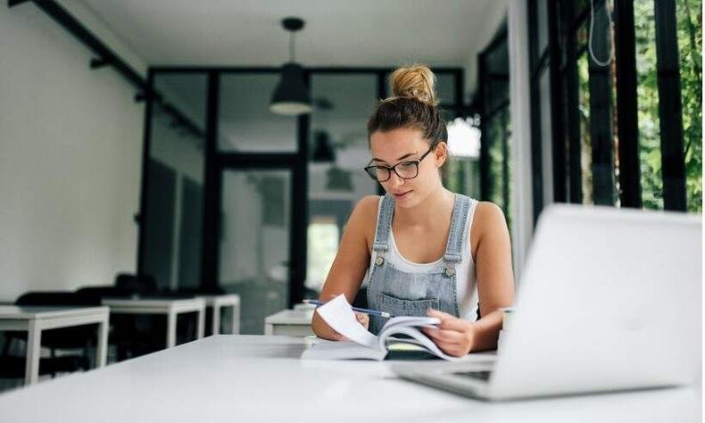 Institui��o oferta 17 cursos on-line e gratuitos em diversas �reas de ensino(foto: Educa Mais Brasil)