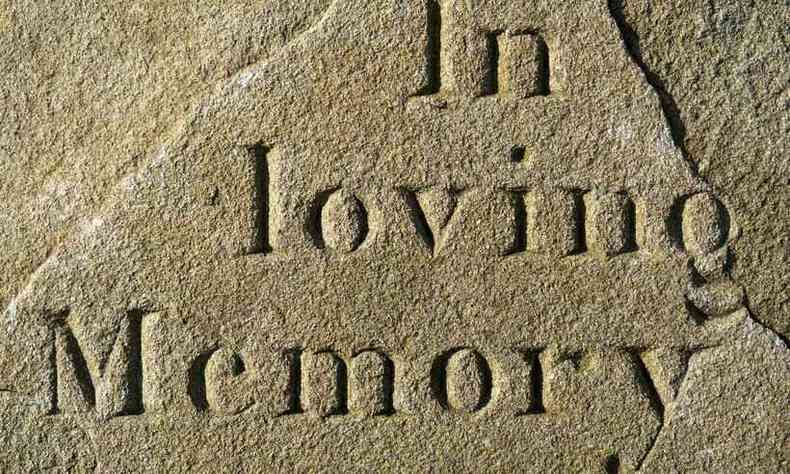 Escrito na areia: in loving memory (na memria amorosa)