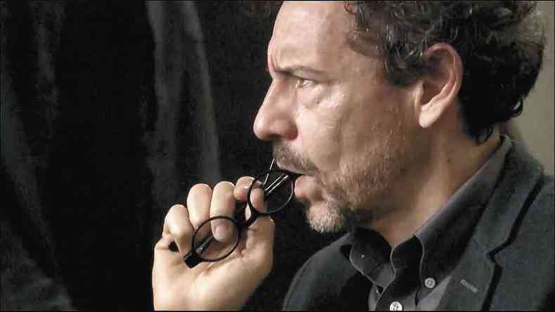 Emlio de Mello interpreta o psicanalista Carlo Antonini na srie da HBO(foto: HBO/divulgao)