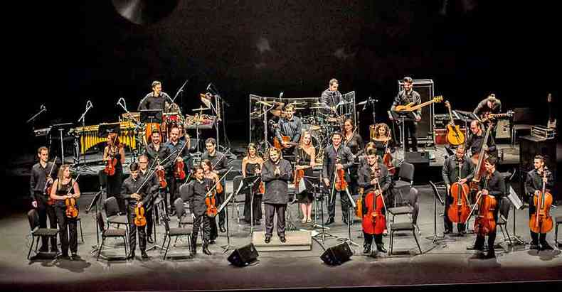 A Orquestra Ouro Preto regida pelo maestro Rodrigo Toffolo(foto: Iris Zanetti/Divulgao)