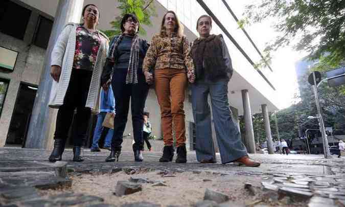 Ana Alice de Oliveira, Nelza Nogueira, Karin Ucha e Cludia Gonalves se queixam de exigncias do municpio(foto: Beto Novaes/Em/D. A Press)