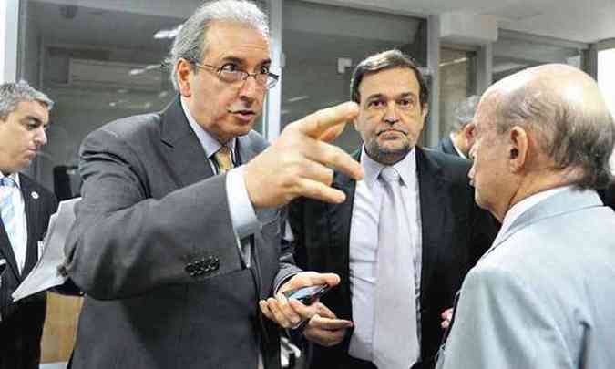 Eduardo Cunha (E) participa de discusso na instalao da CPMI da Petrobras: deputado peemedebista terminou virando alvo de acusaes (foto: Lus Macedo/Agncia Cmara - 26/3/14)