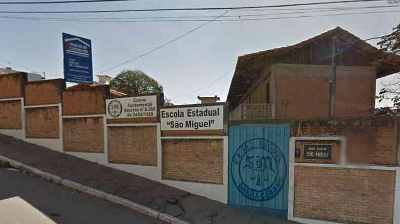Fachada Escola Estadual So Miguel, em Barbacena