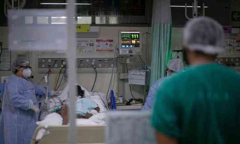 Hospital de Manaus: mais transmissvel, nova variante do Amazonas requer mais cuidados por parte da populao com a COVID-19 (foto: TARSO SARRAF/AFP)