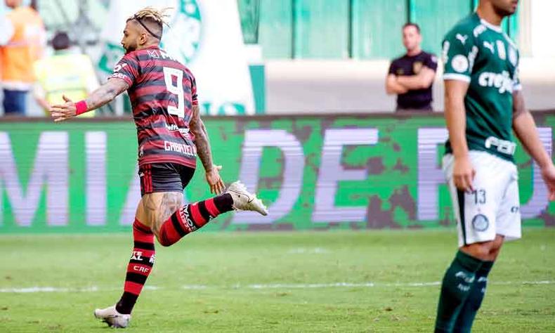 No Allianz Parque, Gabriel marcou duas vezes nos 3 a 1 do Flamengo sobre o Palmeiras(foto: ALEXANDRE VIDAL/FLAMENGO) No Allianz Parque, Gabriel marcou duas vezes nos 3 a 1 do Flamengo sobre o Palmeiras(foto: ALEXANDRE VIDAL/FLAMENGO)