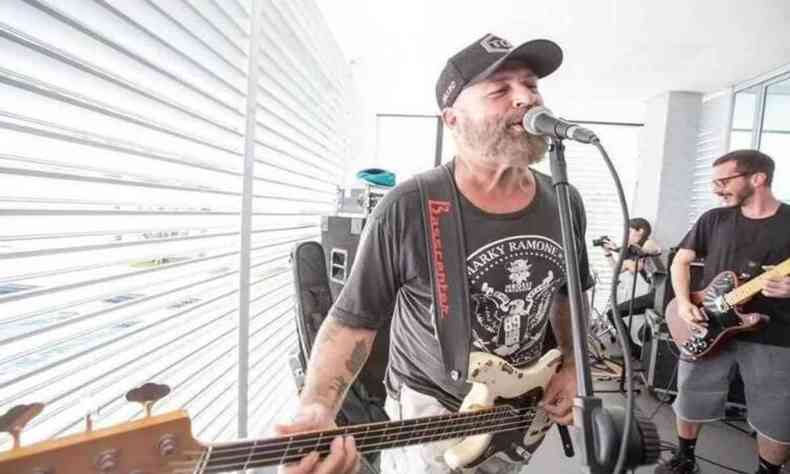 Rinaldo Oliveira Amaral, 56, conhecido como Mingau, baixista da banda Ultraje a Rigor