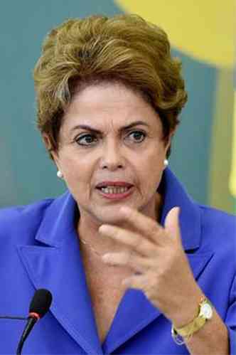 Em afago a governadores, Dilma no vetar uso de depsitos judiciais (foto: Evaristo S/AFP)